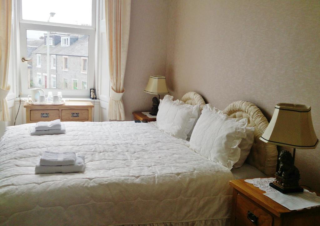 Castle Viewpoint B&B 인버네스 객실 사진